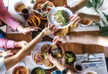 Comer en familia reduce la soledad, mejora la salud emocional y fortalece vínculos